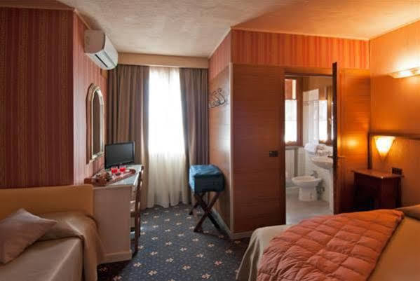 Holiday Rooms Antica Badia โวลแตร์รา ภายนอก รูปภาพ